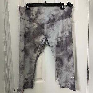 Nike Cropped Leggings 2X NWT